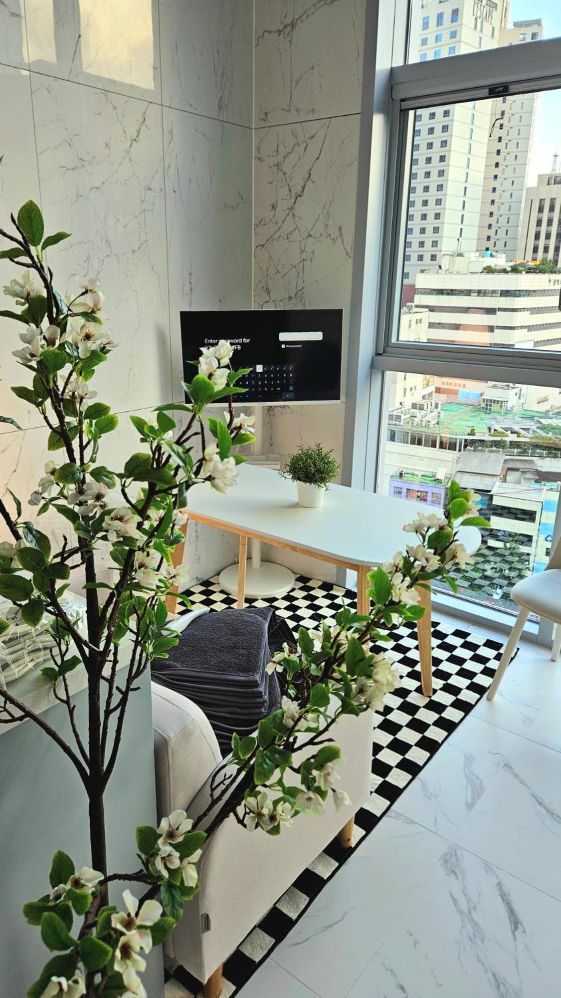 Majestic Apartment *